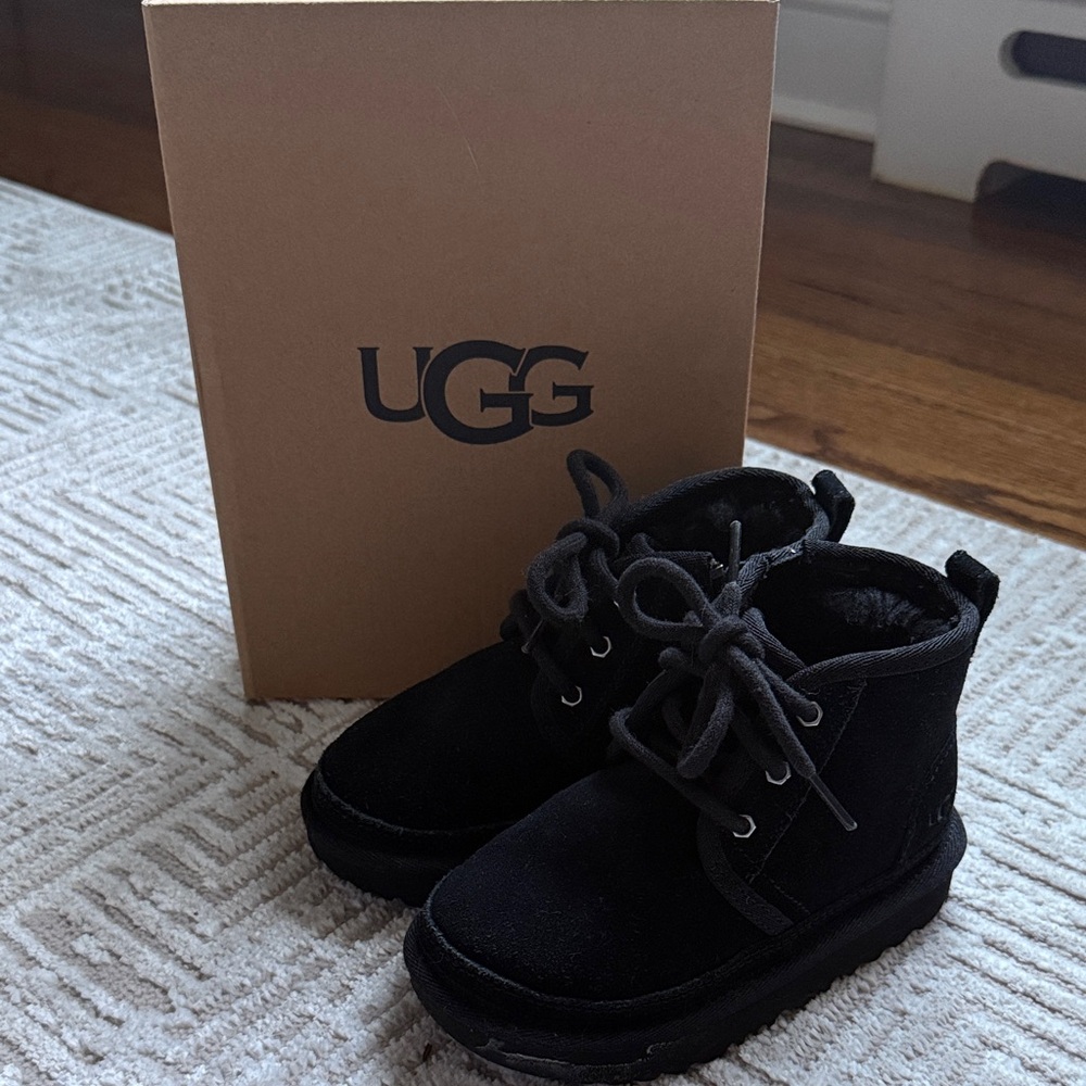 UGG toddler Neumel Black Boots